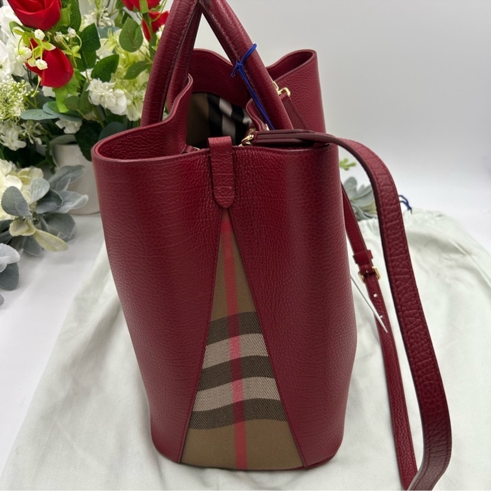 Women’s Burberry banner pebble grain leather tote/shoulder bag Classic check NWT - Picture 3 of 15